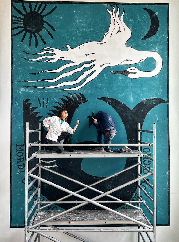De ‘making off’ van de mural in de monumentale traphal door kunstenaars Joachim (Lambrechts) & Susanna Ingignoli.